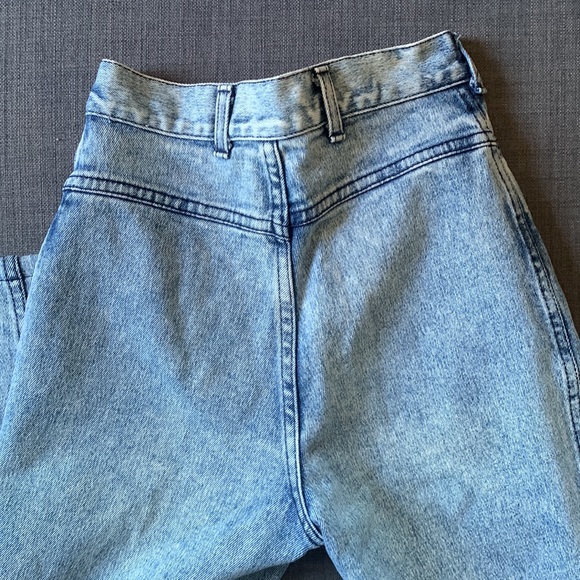 Vintage Mom Jeans - Picture 2 of 6